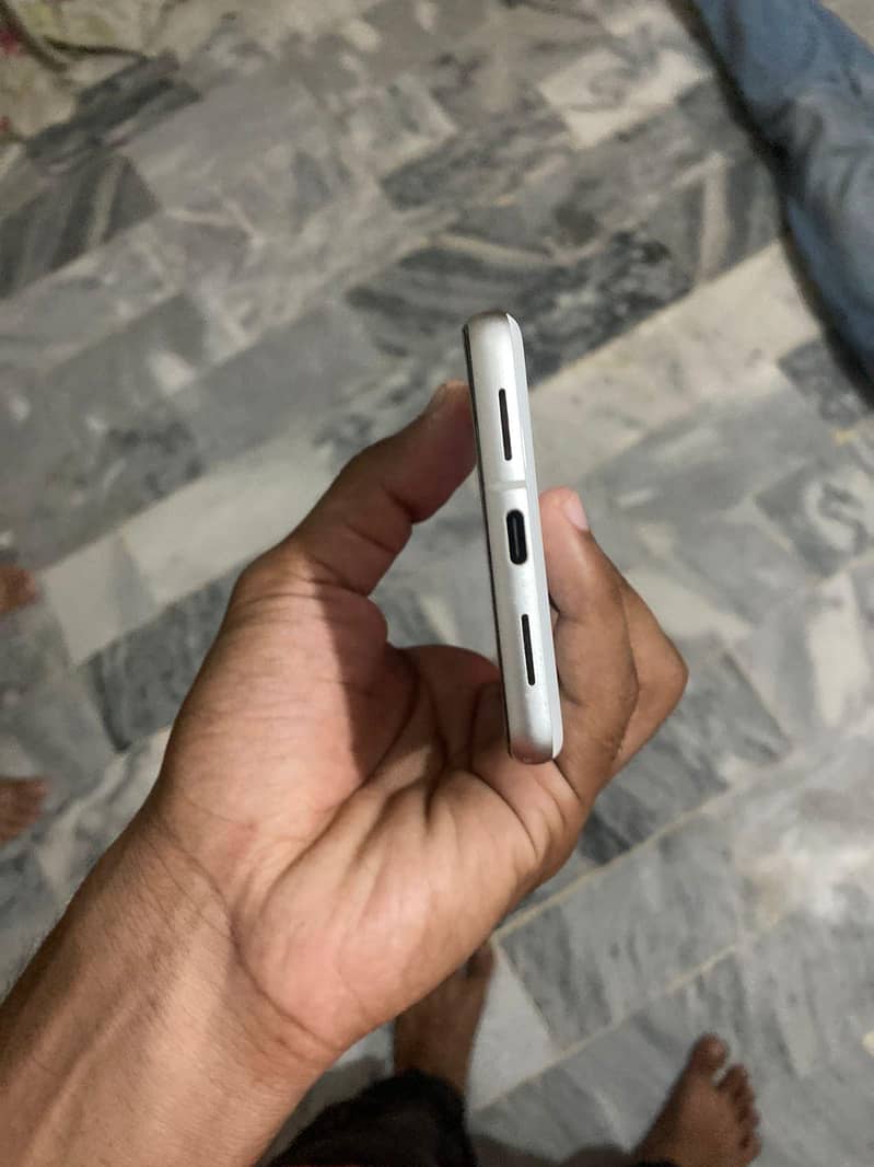 Google Pixel 7 4