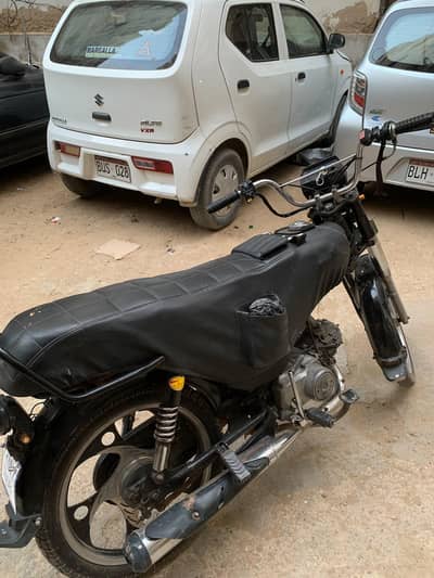 unique 2020 model hai new tyre hai Baki bilkul theek hai 03312084478