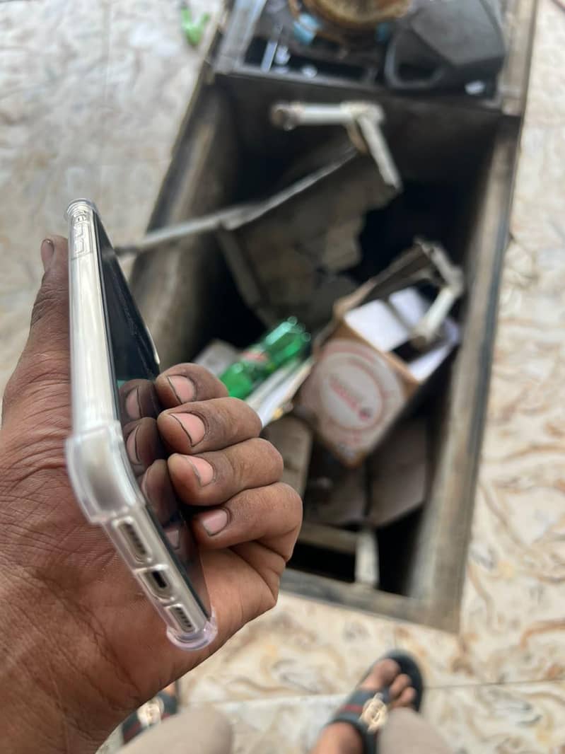 Apple iPhone 11 4