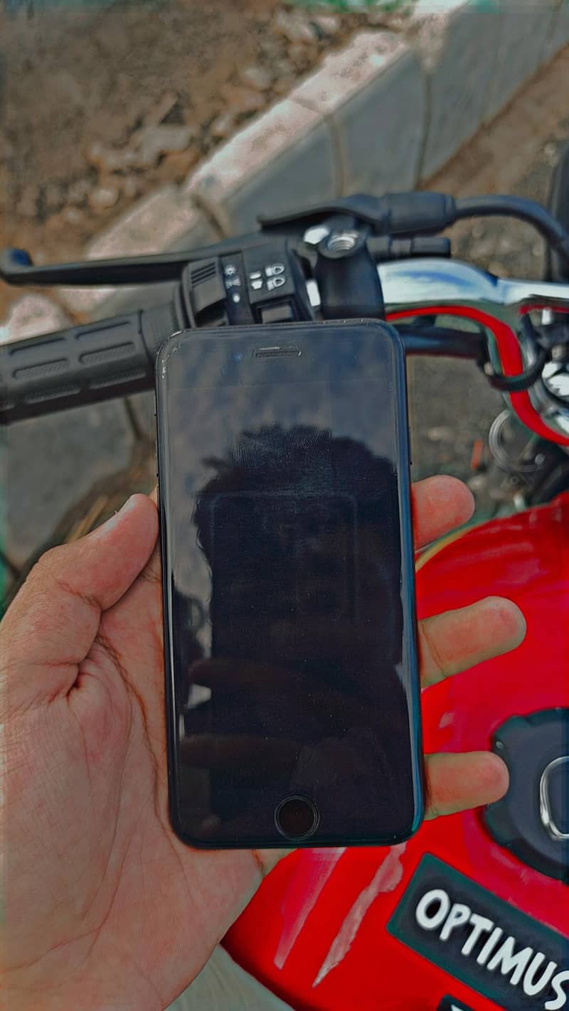 Apple iPhone 7 1