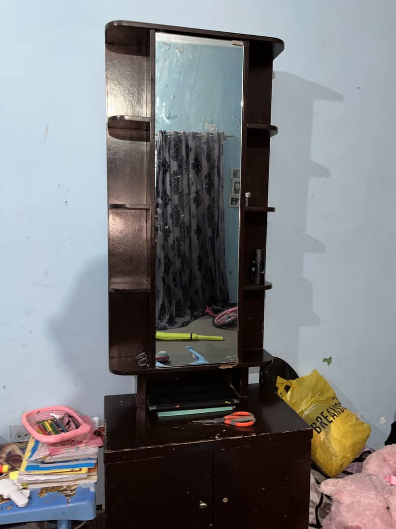Dressing table 0
