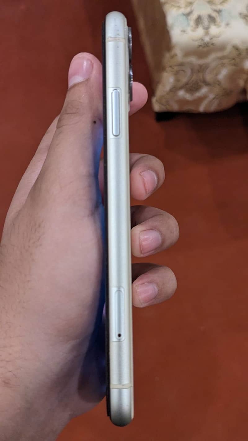 Apple iPhone 11 3
