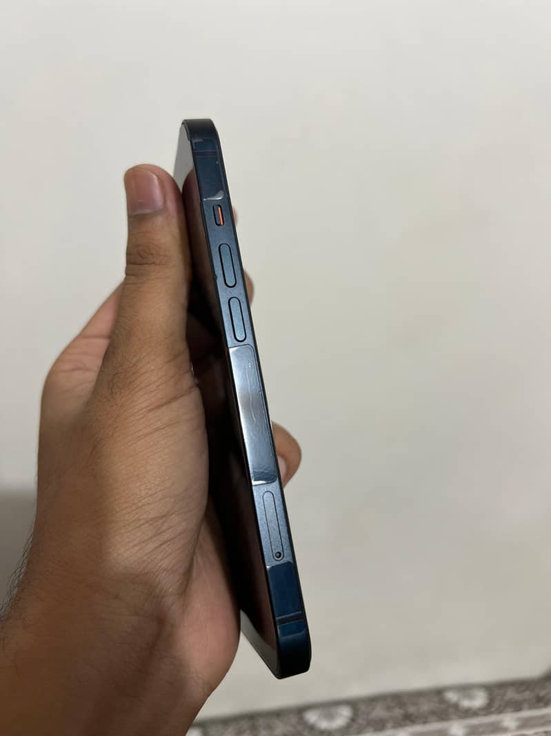Apple iPhone 13 4