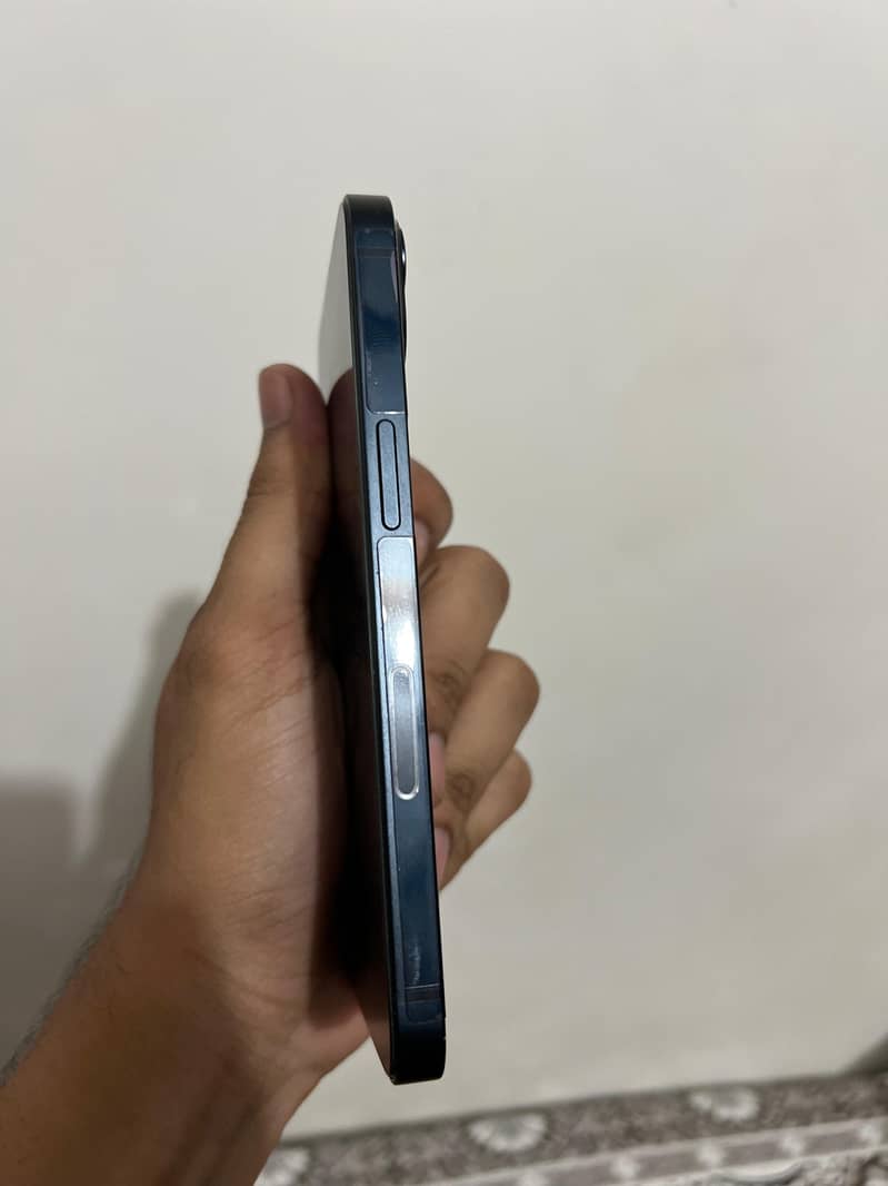 Apple iPhone 13 6