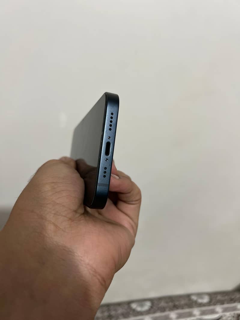 Apple iPhone 13 8