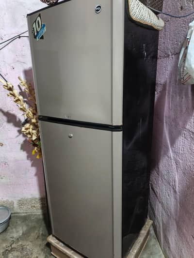 Pel refrigerator in good condition