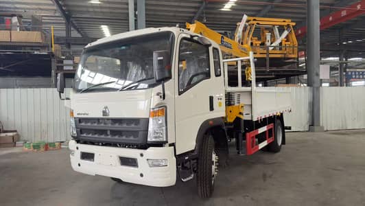 XCMG 5 Ton Boom Loader Crane with HOWO 4x2 & 4x4 Truck Chassis