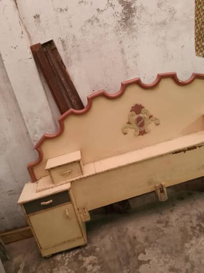 bed wodden