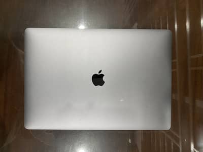 MacBook Pro 2019 / 15 inch CORE i9 @5Ghz 32 GB RAM 1 TB