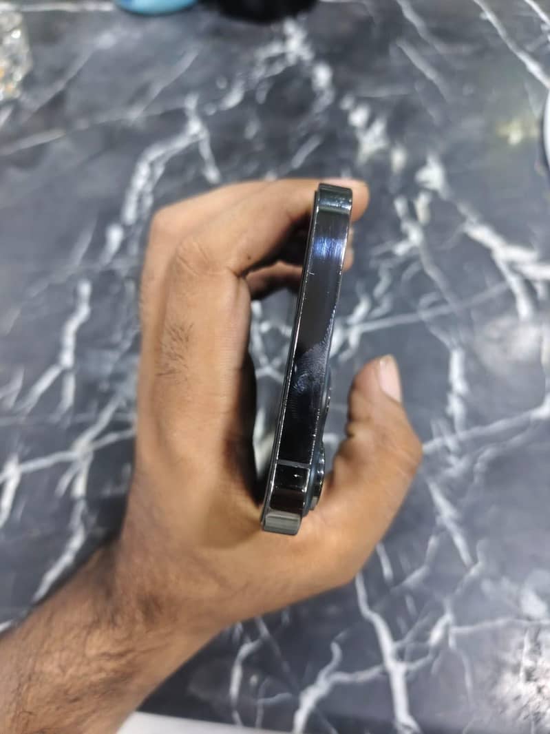 Apple iPhone 13 Pro Max 2