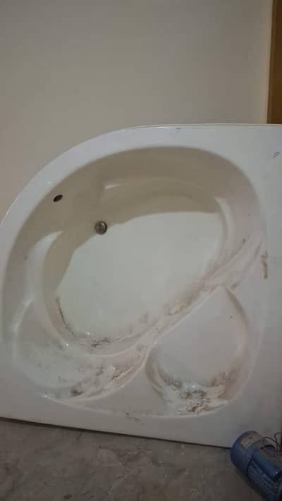 Bath tub jacuzzi