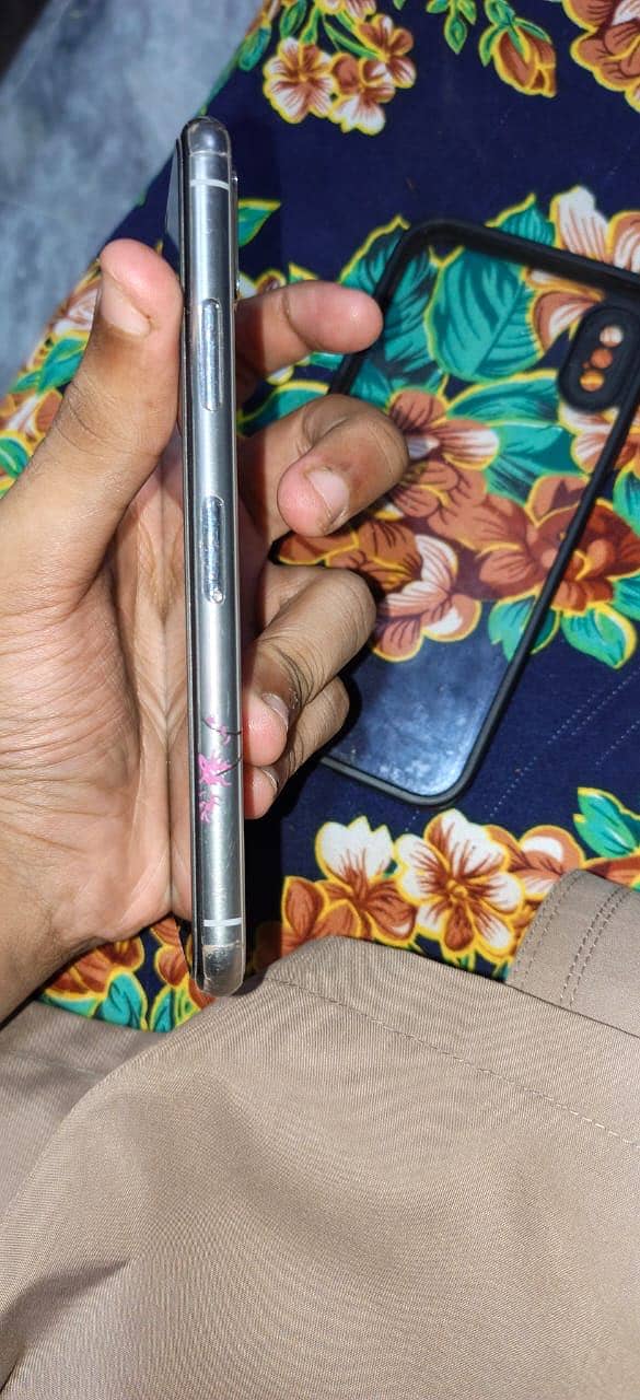 iPhone xs non pta condition 10/10 battery health 86 2