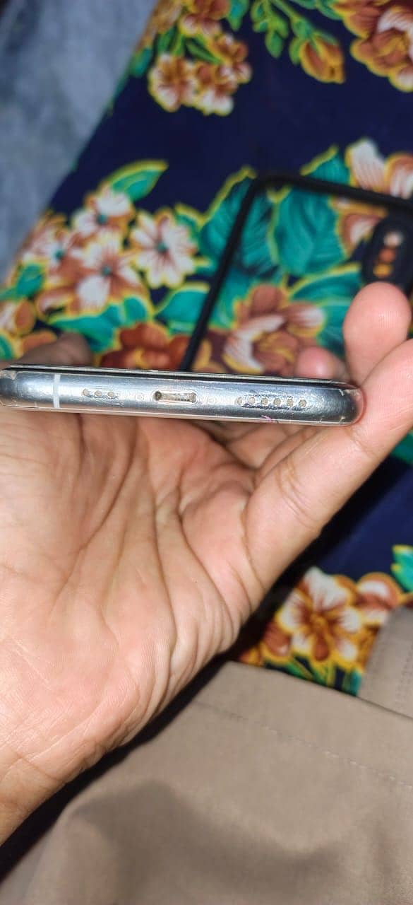 iPhone xs non pta condition 10/10 battery health 86 3
