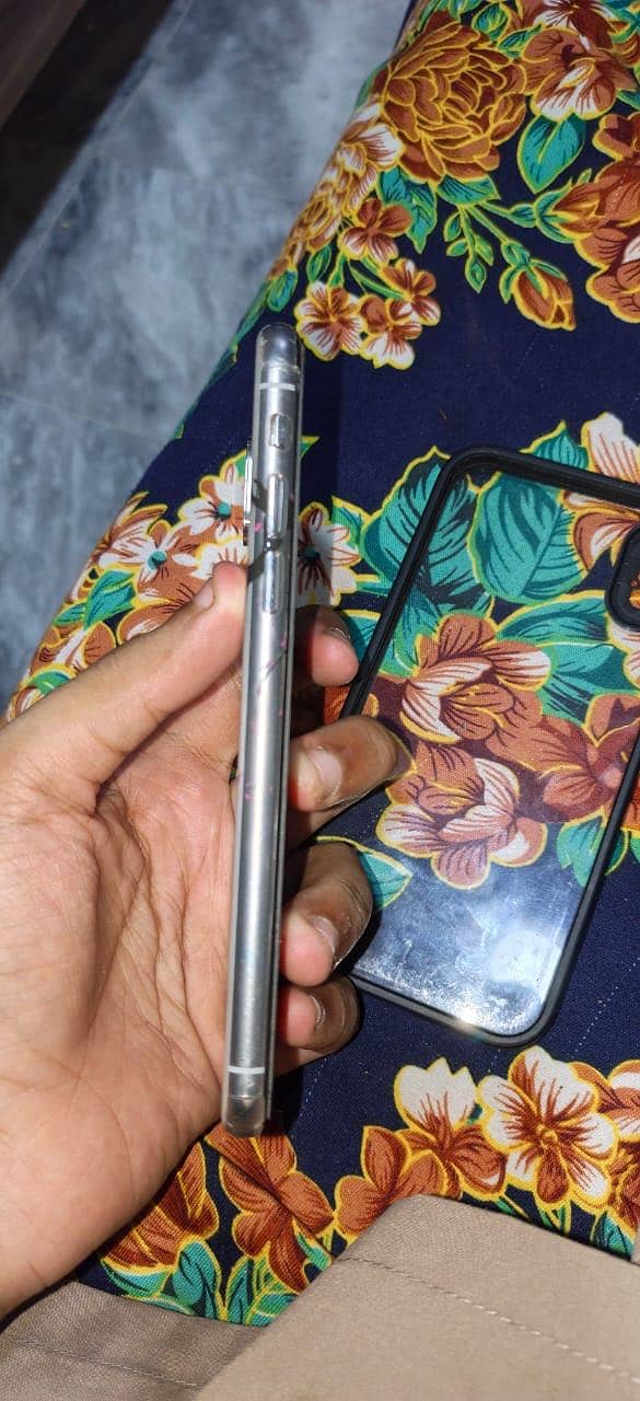 iPhone xs non pta condition 10/10 battery health 86 4