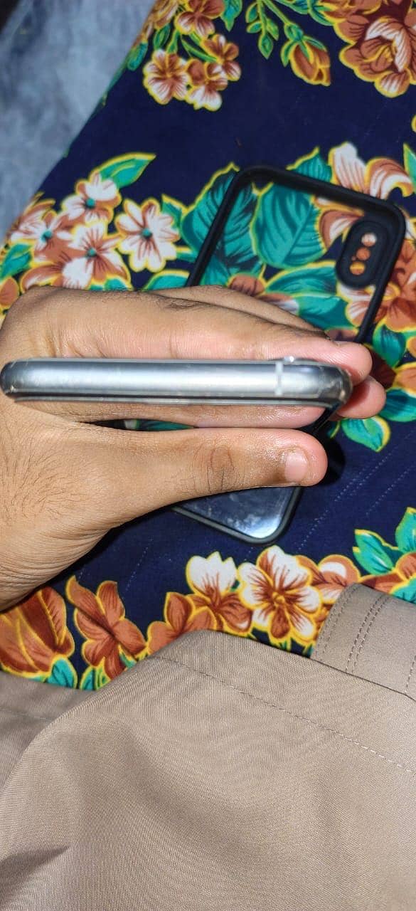 iPhone xs non pta condition 10/10 battery health 86 6