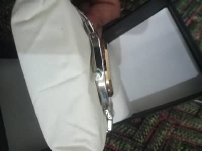 selling a new mens watch 10/10 condition
