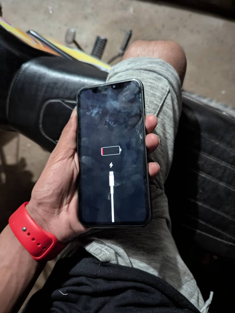 iPhone 11 4