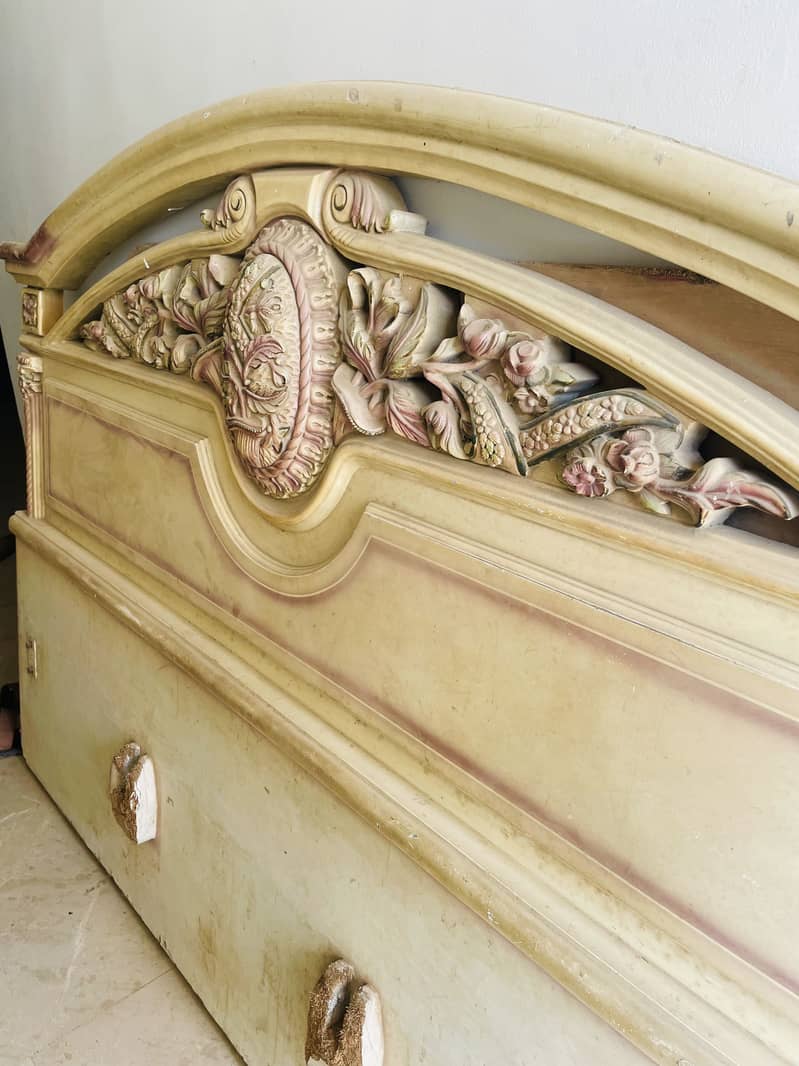 King Bed 0