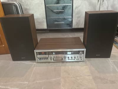 Vintage SANYO Stero System + Speakers (Casette + Radio) New
