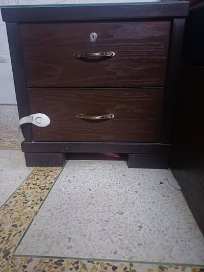 Bed side tables selling urgently