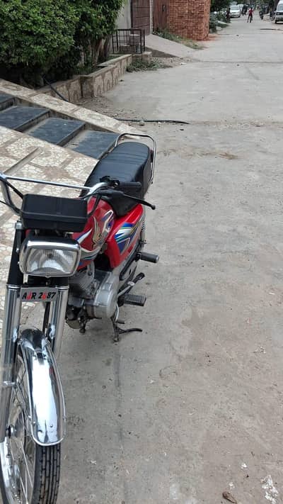 Honda 125 2022 modal red caller