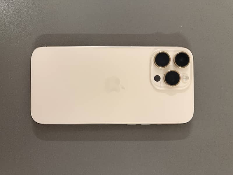 Apple iPhone 16 Pro Max 0