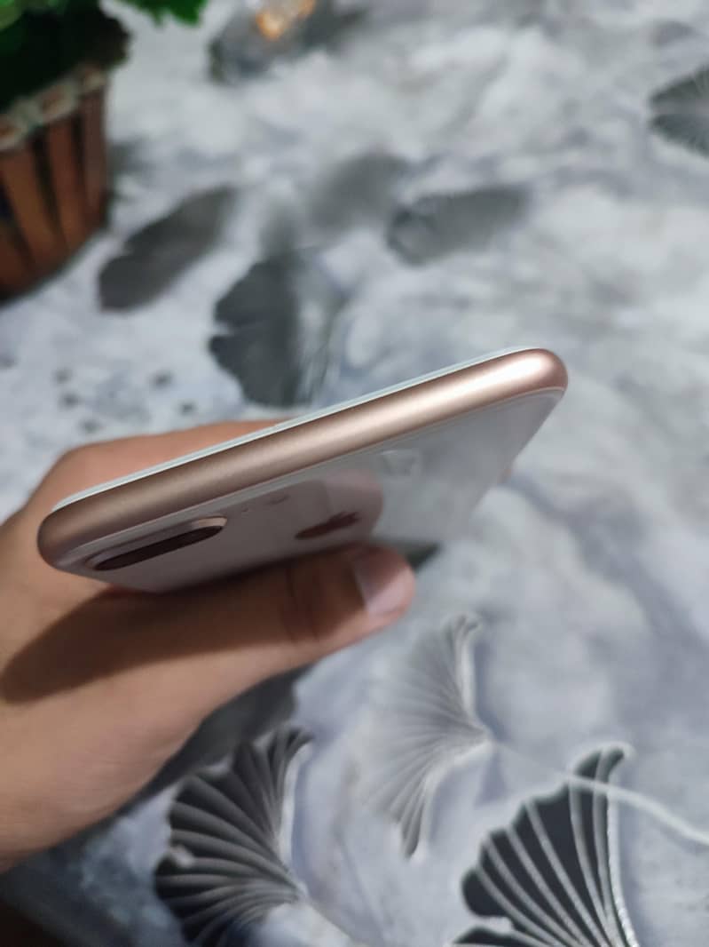 Apple iPhone 8 Plus 5
