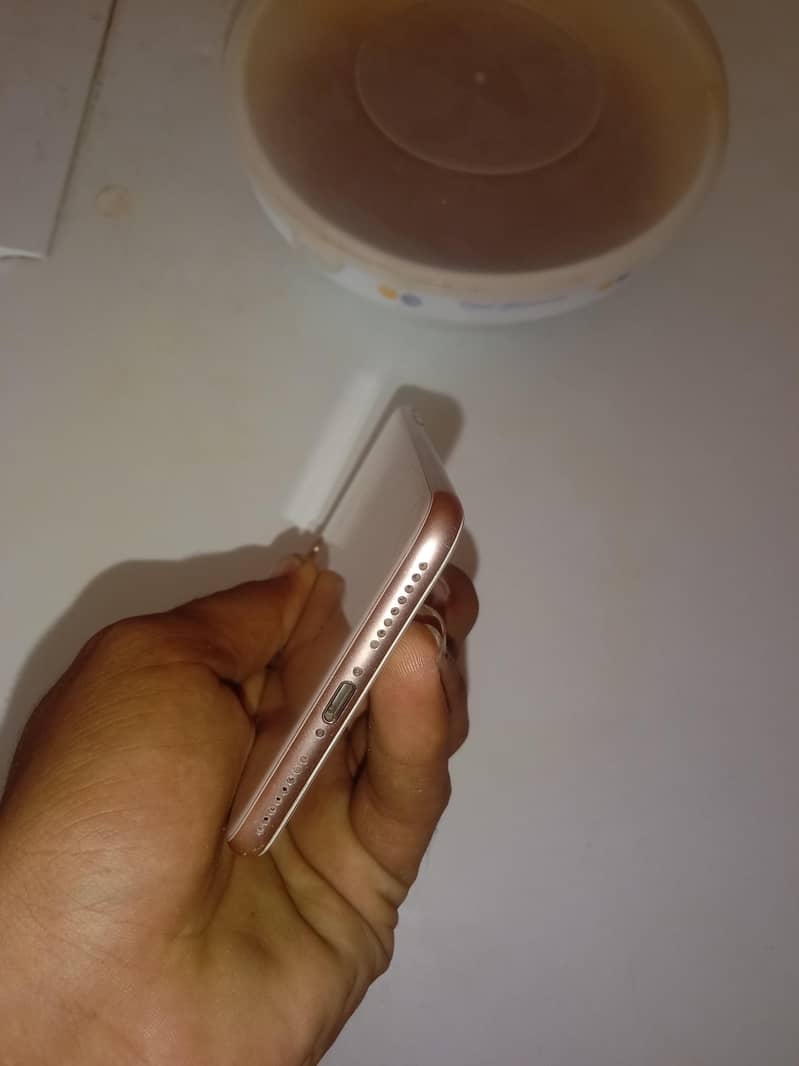 Apple iPhone 8 Plus 3
