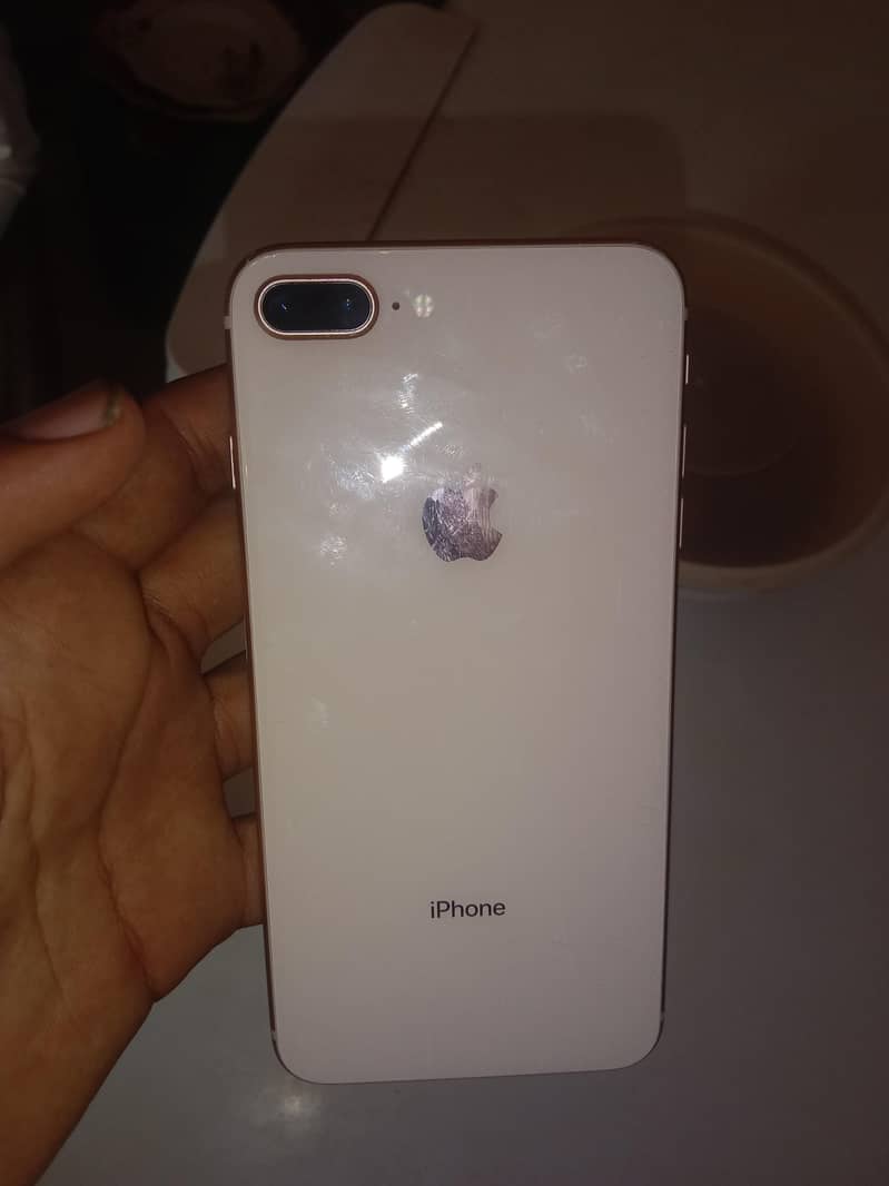 Apple iPhone 8 Plus 4
