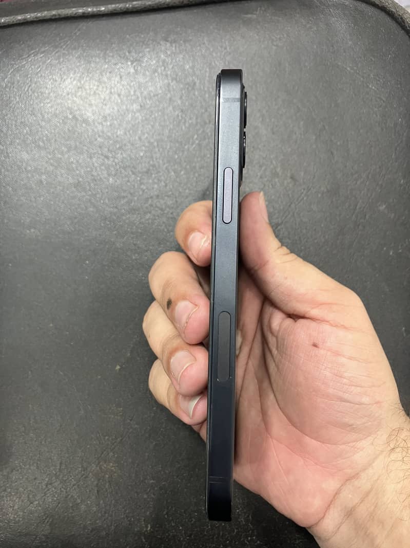 Apple iPhone 12 3