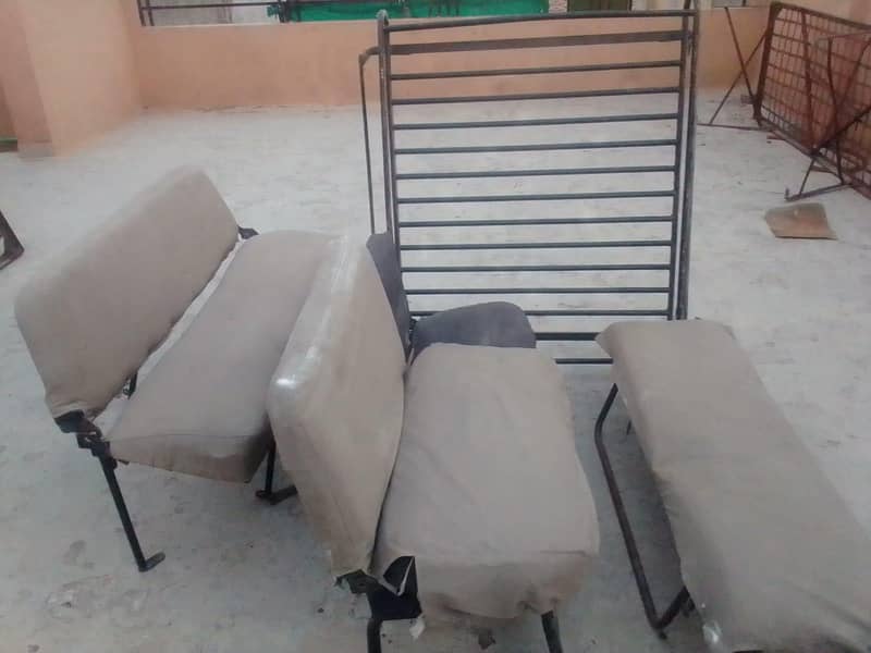 seats 1