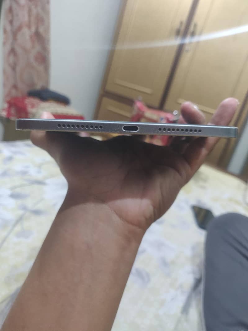 ipad mini 6 with box 4
