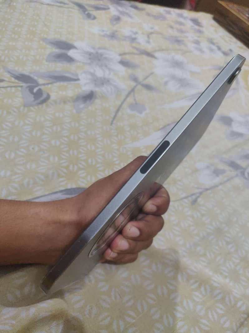 ipad mini 6 with box 7