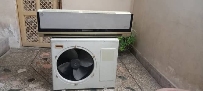 Ac for sale working 10/10 conditions 7/10