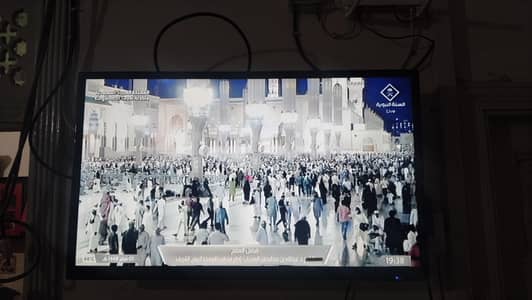32 Inches LCD 100% ok