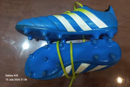 Football shoes