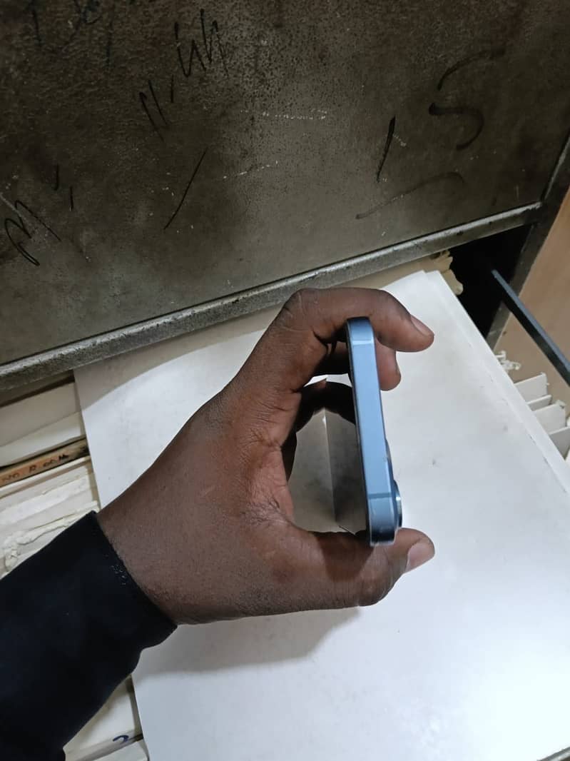 Apple iPhone 13 3