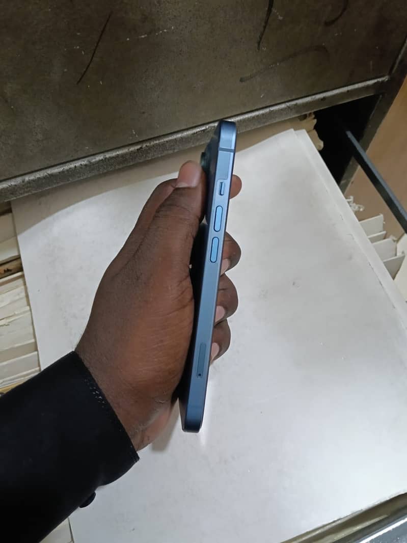 Apple iPhone 13 4