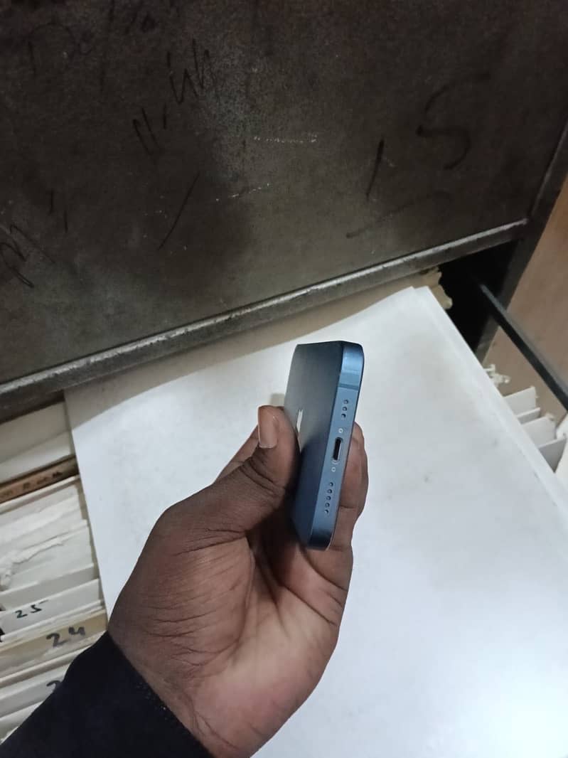 Apple iPhone 13 5
