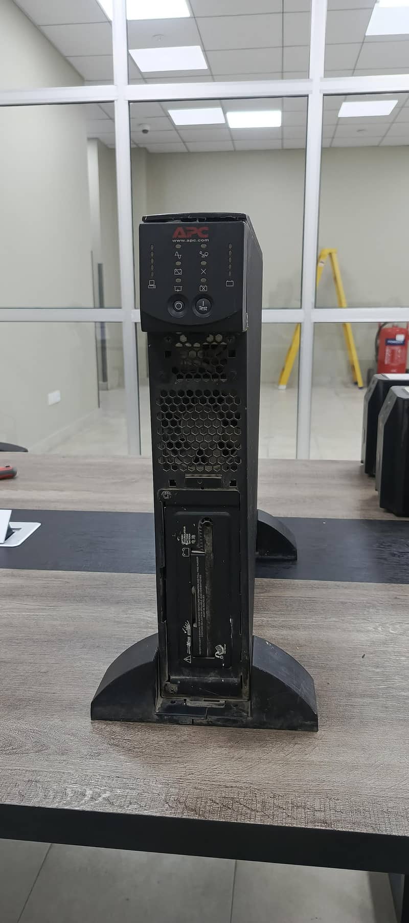 APC UPS 2