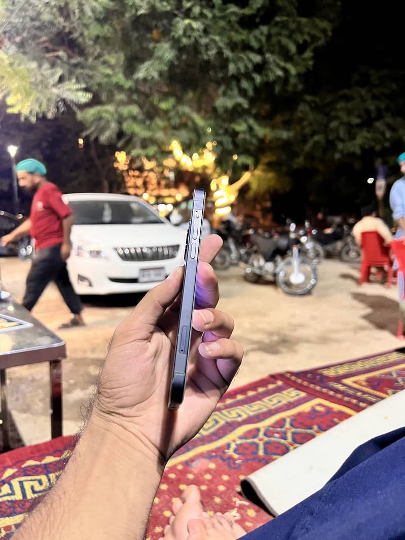Apple iPhone 12 3