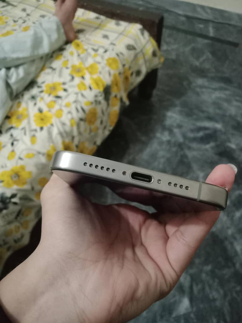 Apple iPhone 15 Pro Max 2