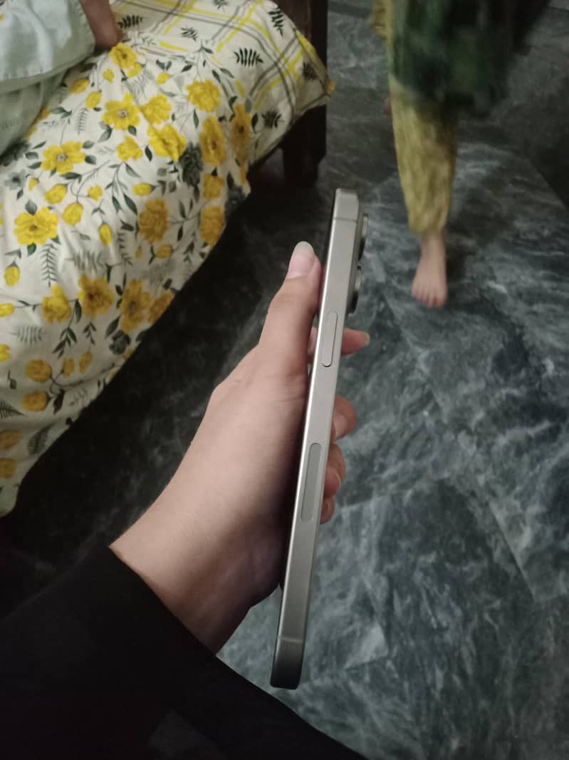 Apple iPhone 15 Pro Max 3