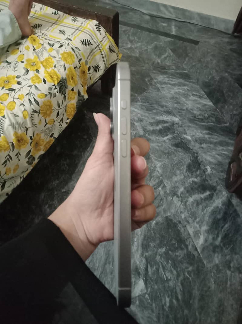 Apple iPhone 15 Pro Max 4