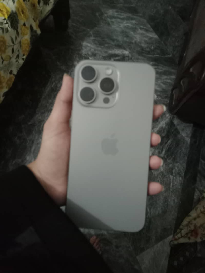 Apple iPhone 15 Pro Max 6