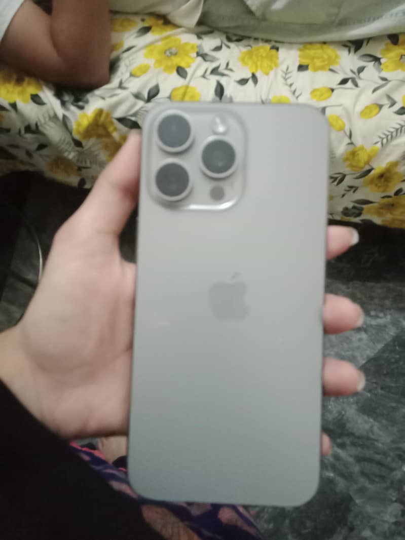 Apple iPhone 15 Pro Max 7