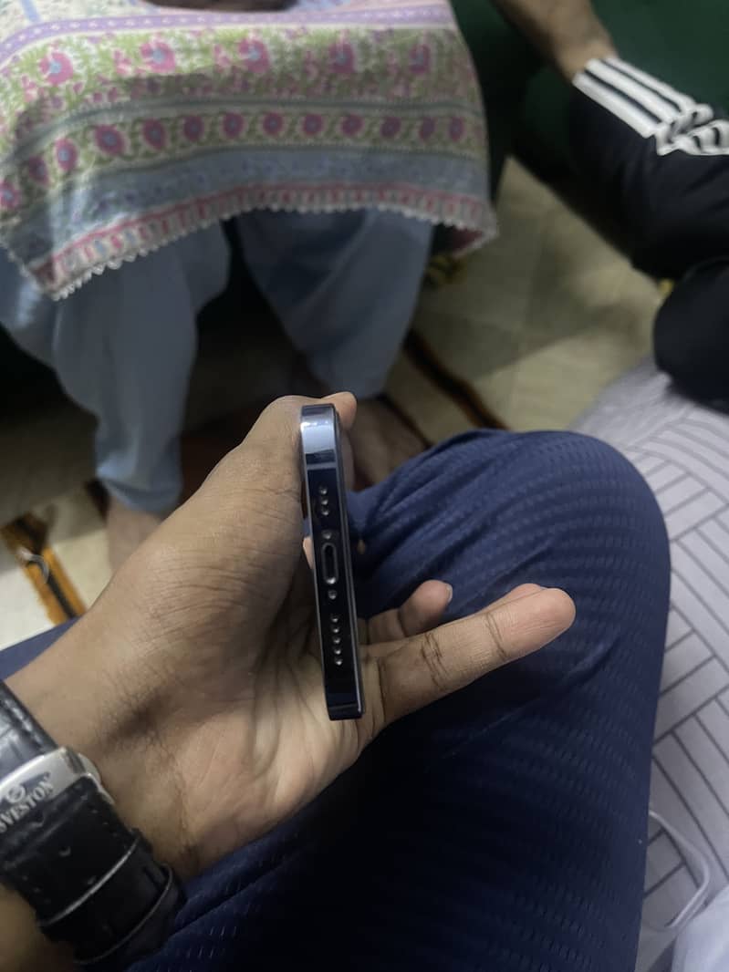 Apple iPhone 13 Pro 2