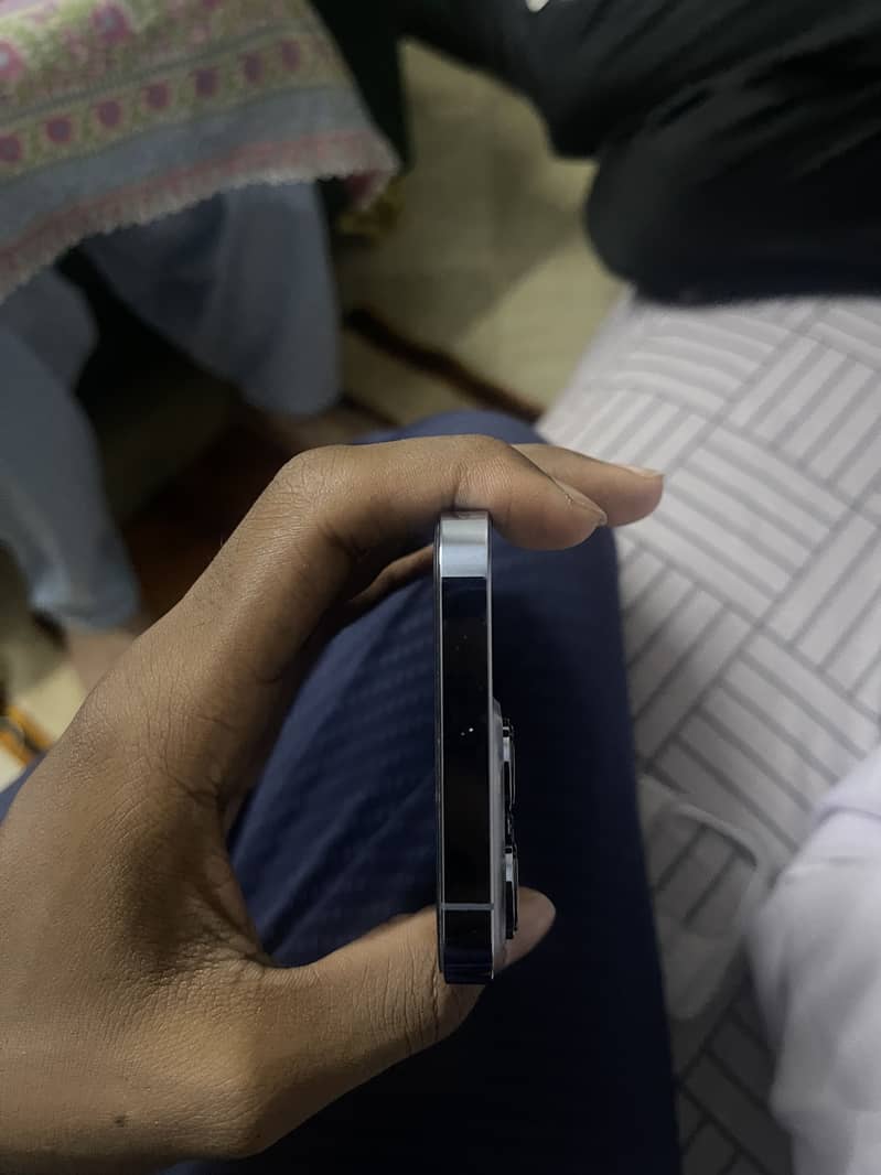 Apple iPhone 13 Pro 4