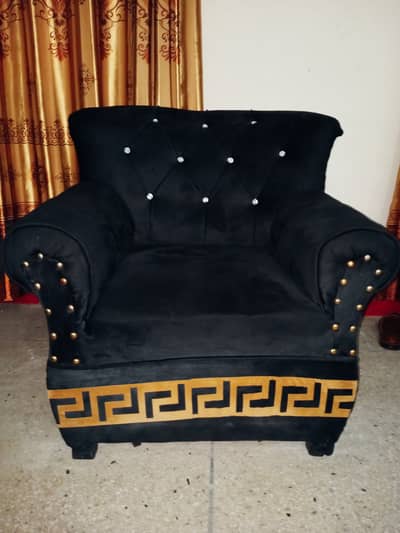 7 Seater Luxury black  Velvet Sofa Set – Excellent Condition