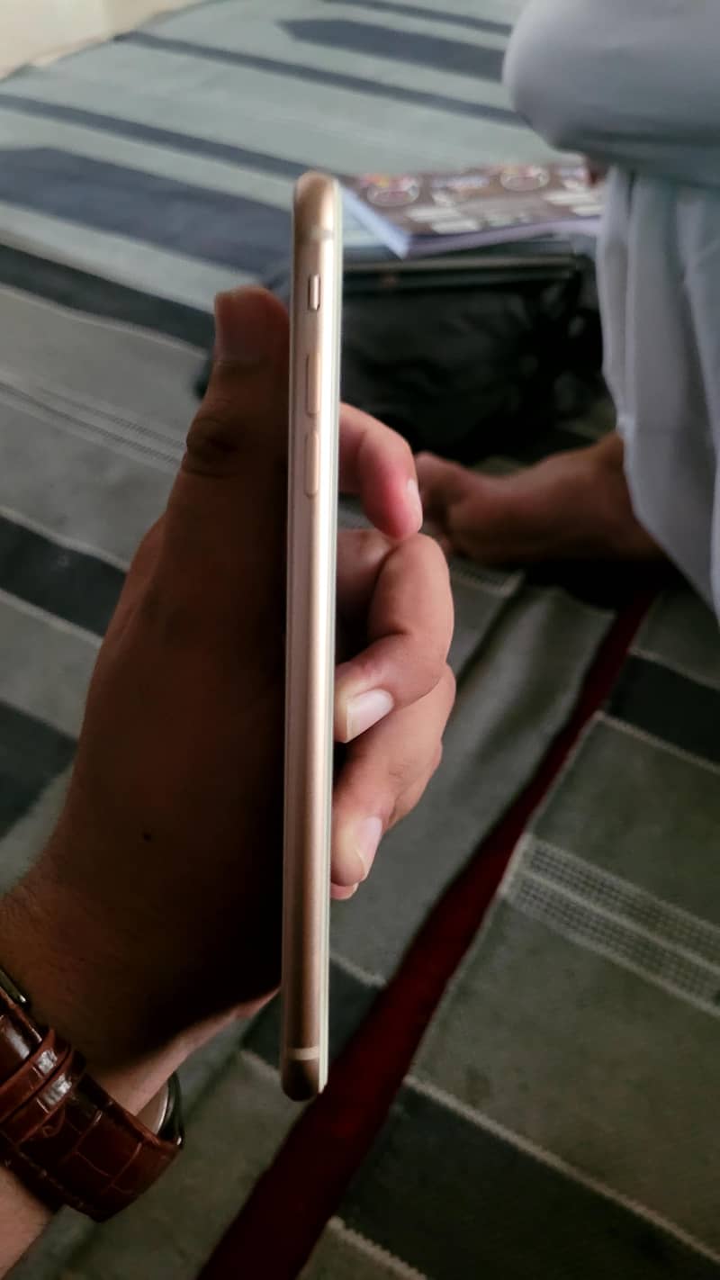 Apple iPhone 8 Plus 3